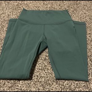 Lululemon wunder under leggings size 6